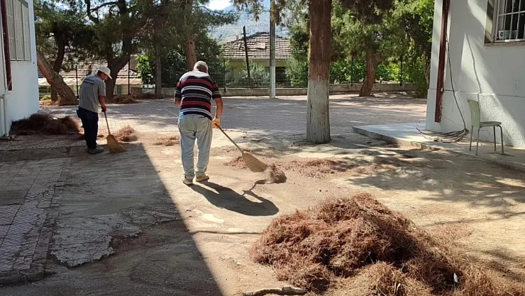 Bayırköy Belediyesi'nden Eğitim Yılı Öncesi Bahçe Temizliği