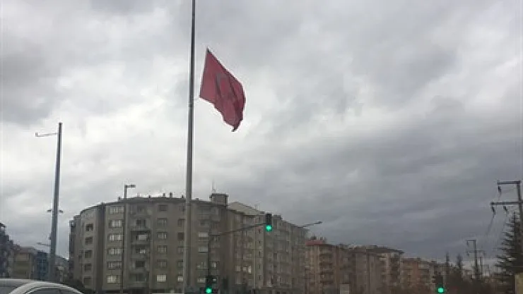 Bayraklar yarıya indi – Kocatepe Gazetesi