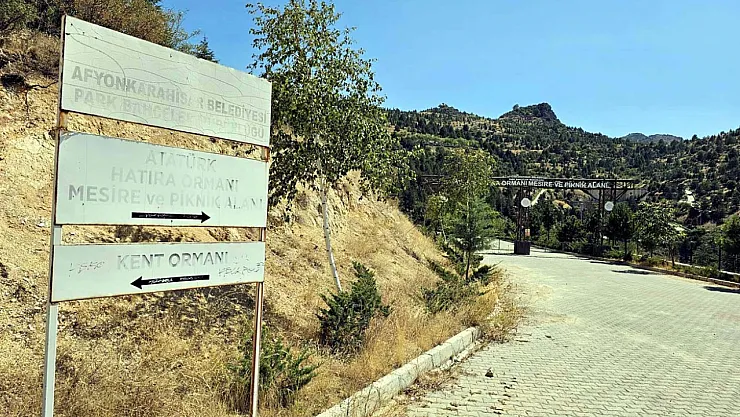 Belediye'den Atatürk Parkı'na Kilit. Pırıl Pırılken Çürümeye Terk Edildi