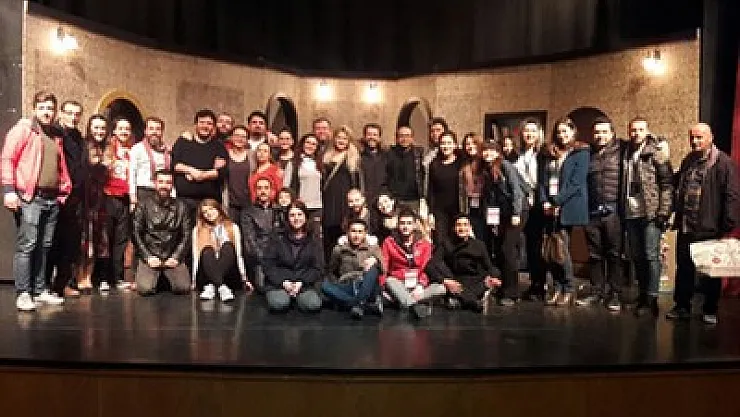 Belediye Şehir Tiyatrosu'nun turne programı yoğun
