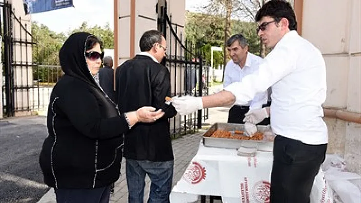 Belediye’den “tatlı” ikram – Kocatepe Gazetesi