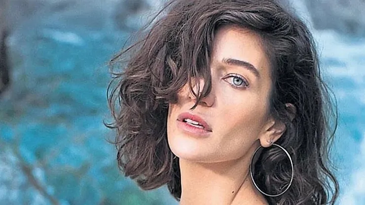 Berrak Tüzünataç Nasıl Ünlü Oldu?