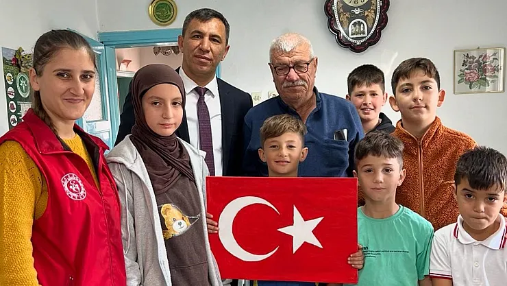 Beylikova Gençlik Merkezi'nden Emekli Öğretmene Anlamlı Ziyaret