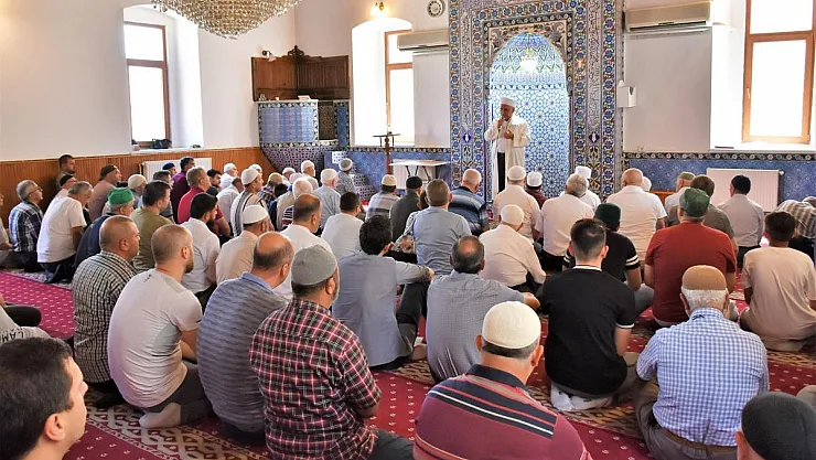 Bilecik Şerifpaşa Camii’nde Saç-ı Şerif ziyarete açıldı
