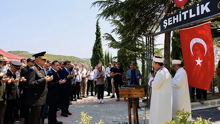 Bilecik'te 15 Temmuz Demokrasi Ve Millî Birlik Günü Dolayısıyla Şehitlik Ziyaret Edildi