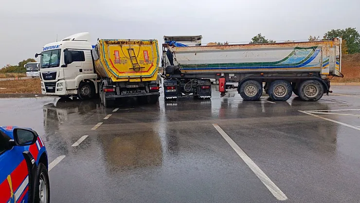 Bilecik'te 2 Tır Çarpıştı: 1 Yaralı