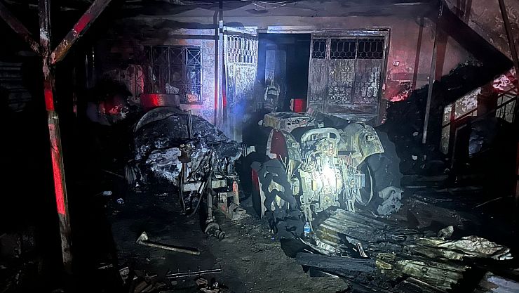 Bilecik'te Çıkan Yangında 1 Traktör, 1 İlaçlama Tankeri, 1 Sulama Motoru Yandı