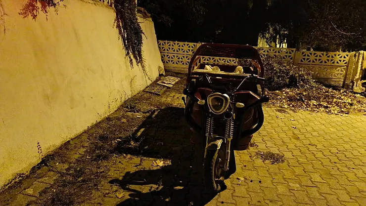 Bilecik'te Devrilen Üç Tekerlekli Motosiklette Bulunan 2 Kişi Yaralandı