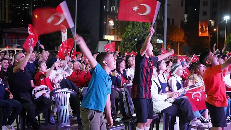 Bilecik'te Final Heyecanı Cumhuriyet Meydanı'nda Yaşandı