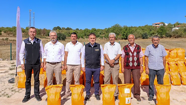 Bilecik'te Kanola Tohumu Dağıtımı Yapıldı