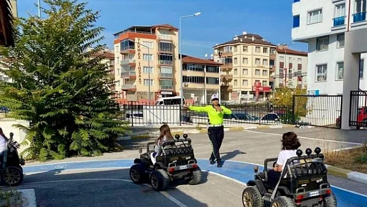 Bilecik'te Miniklere Trafikte Güvenli Adımlar Eğitimi