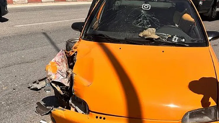 Bilecik'te Otomobil Aydınlatma Direğine Çarptı: 2 Yaralı