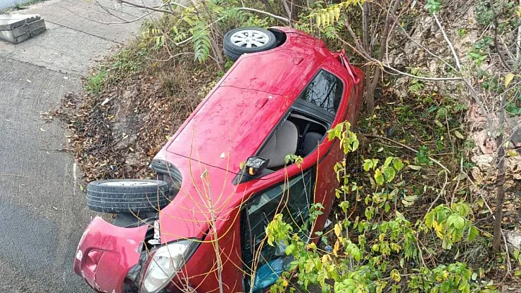 Bilecik'te Takla Atan Otomobil Yan Yattı: 3 Yaralı