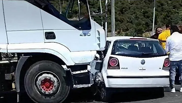 Bilecik'te Tır İle Otomobil Çarpıştı: 1'i Ağır 3 Yaralı