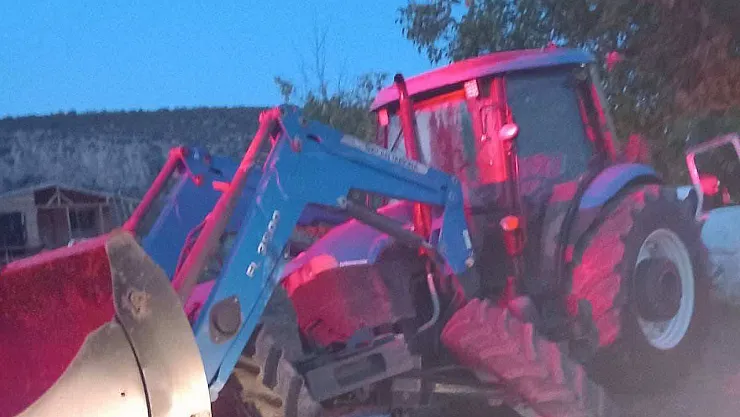 Bilecik'te Traktör İle Minibüs Çarpıştı: 3 Yaralı