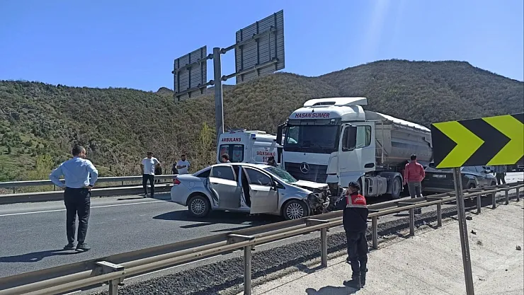Bilecik'te Zincirleme Kazada 1 Kişi Yaralandı