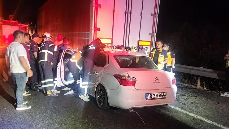 Bilecik’te tırın altına giren otomobilde bulunan 2 kişi ağır yaralandı