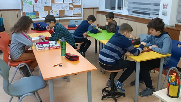 BİLSEM'de akıl zekâ oyunları eğitim programı başladı