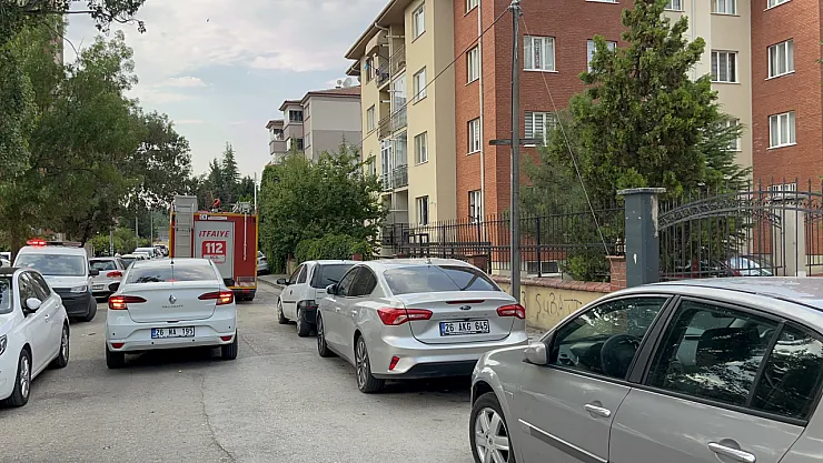Binayı Ateşe Vermeye Kalkışan Alkollü Şahıs 4 Saatte İkna Edilerek Hastaneye Kaldırıldı