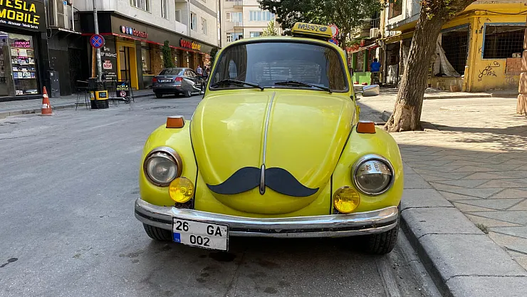 'Bıyıklı Vosvos' Görenlerin Dikkatini Çekiyor