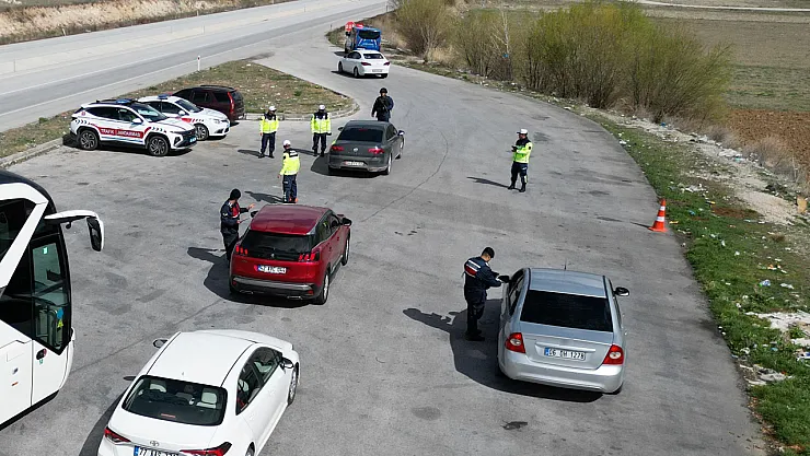 Bolvadin'de Jandarma Denetimleri Kazaları Önledi