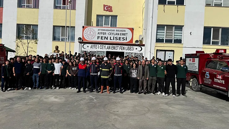 Bolvadin'de Öğrencilere Yönelik Yangın Eğitimi Ve Tatbikatı Verildi