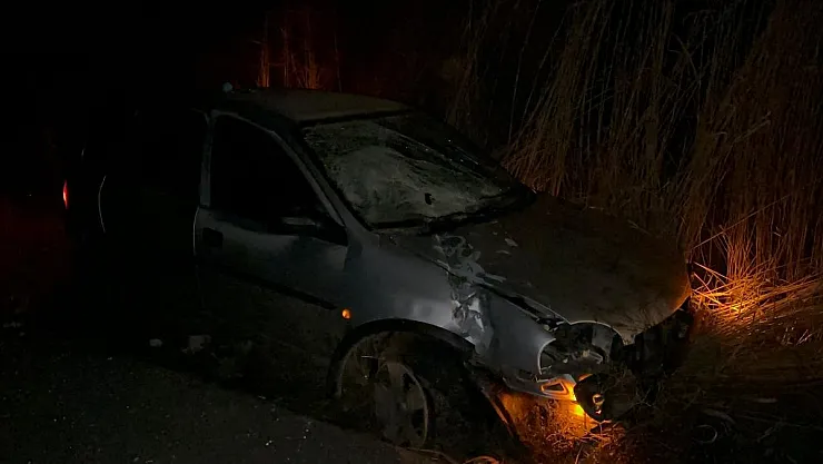 Bolvadin'de Otomobil Şarampole Girdi