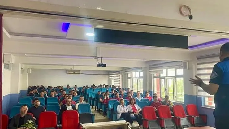 Bozüyük'te Öğrencilere Şiddet Ve Sosyal Medya Semineri