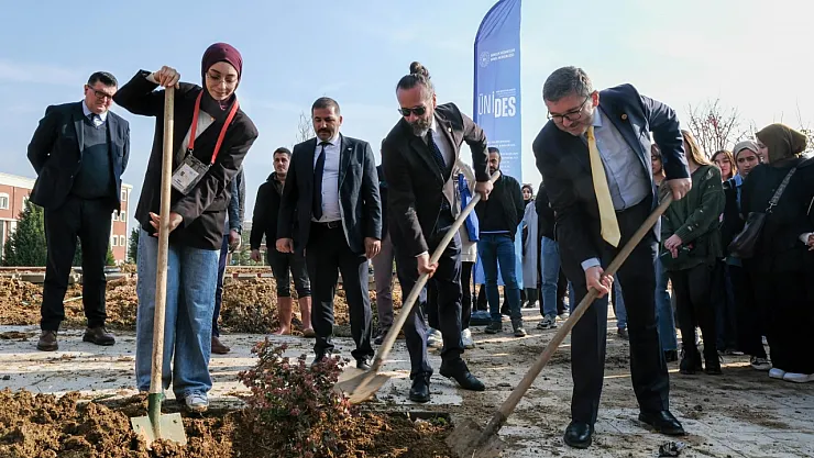 BŞEÜ'de Kampüse Yeni Fidanlar Dikildi