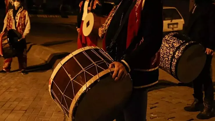 Bu İlçede Vatandaşlar Sahura Arabesk Şarkılar İle Uyanıyor