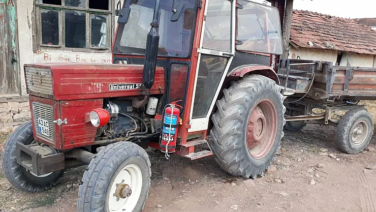 Bu köydeki traktörlerde yangın söndürme tüpü var