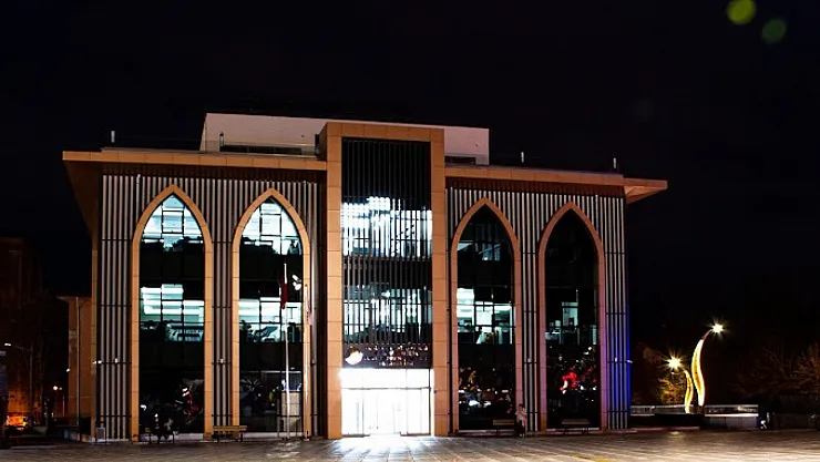 Bu Kütüphane Gece 1'e Kadar Açık