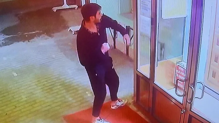 Cami Kapısını Yumruklayan Zanlı Tutuklandı