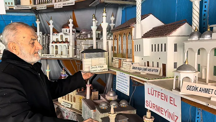 Cami Maketlerine Ömrünü Adadı