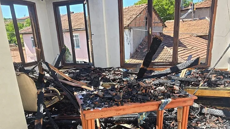 Çavdarhisar'da Evin Terasına Gözleme Yapmak İçin Yakılan Ateş Yangına Sebep Oldu