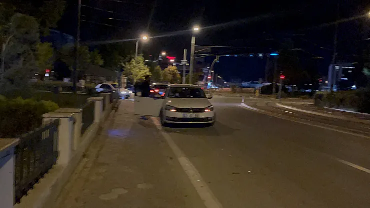 Çevirmeye Yakalanarak Ceza Yiyen Arkadaşının Yanında Alkol Almaya Devam Etti