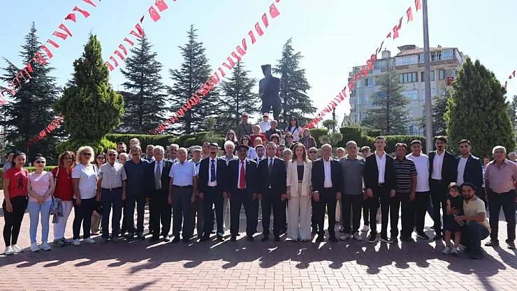 CHP'de Seçimlere Çelenk Molası