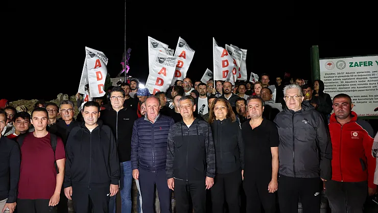 CHP Genel Başkanı Özel, Zafer Yolu'ndan Kocatepe'ye yürüdü