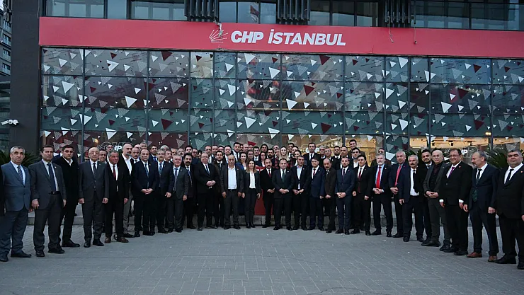CHP İl Başkanları'ndan Kurultay'da Özel'e Destek