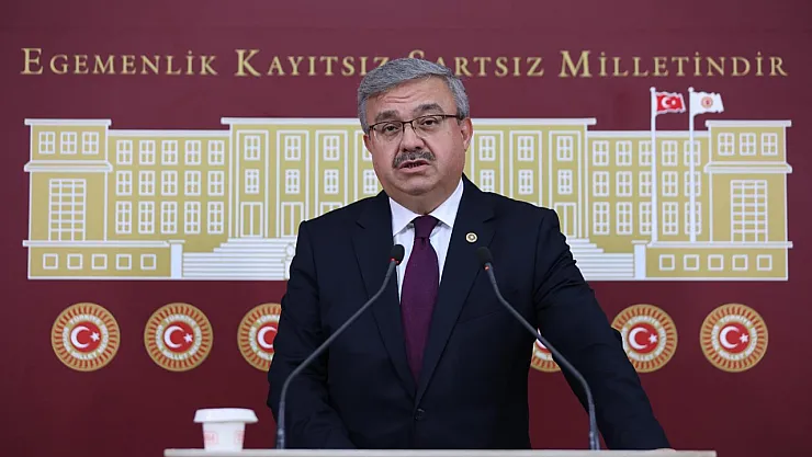 CHP'li Köksal'ın Cami Yerleşkesindeki Fotoğraflı Propagandasına Tepkiler Sürüyor