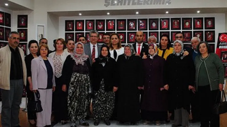 CHP'li heyetten şehit annelerine ziyaret