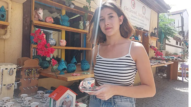 Çini Atölyesinde Sanatla Şekillenen Ürünler Müşterilere Sunuluyor