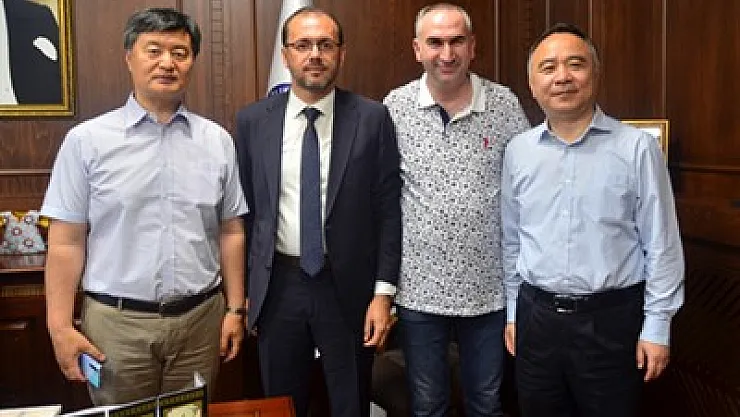 Çin’li iş insanları AFSÜ’yü ziyaret etti