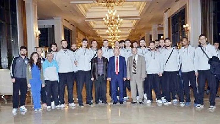 Çoban, Efelere ve Keçilere davet verdi