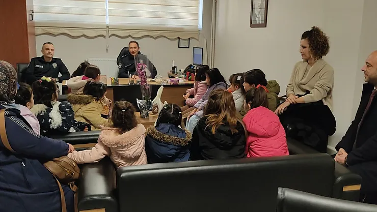 Çocuklar Polis Haftası'nda Karakolu Ziyaret Etti