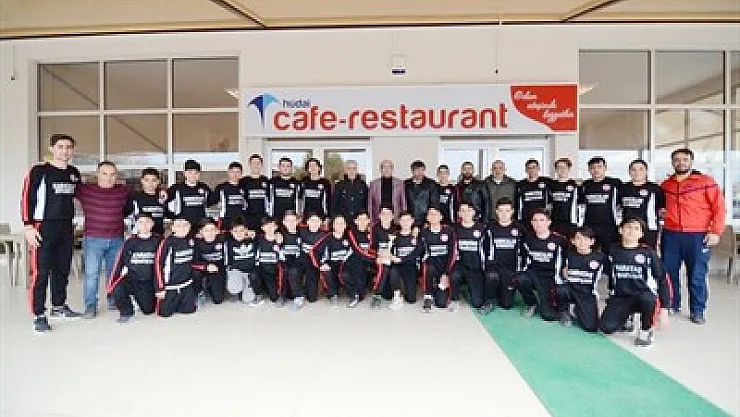 Çöl'den şampiyonlara yemek – Kocatepe Gazetesi