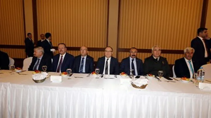 Cumhurbaşkanının muhtarları Külliye’ye çağırması olay oldu