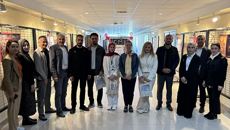 Cumhuriyet'i Afişlerle Anlattılar