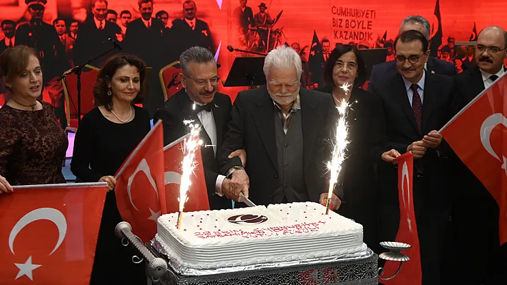 Cumhuriyet İle Yaşıt 102 Yaşındaki Ali Amca Bayramını Protokolde Kutladı