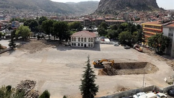 Cumhuriyet Kent Meydanı çalışmaları başladı